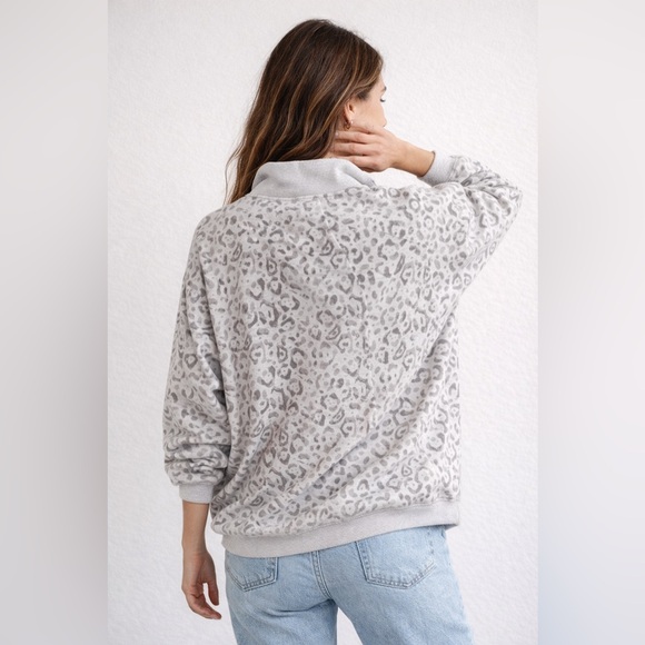Aerie Cozy Half Zip Sweatshirt gray Leopard Print Size M - Picture 3 of 10